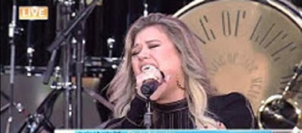 Kelly Clarkson sings to a packed Rockefeller Plaza and sings with daughter, River Rose, too on "Today." Screencap KobeAnd8/YouTube Kelly Clarkson sings to a packed Rockefeller Plaza and sings with daughter, River Rose, too on "Today." Screencap KobeAnd8/YouTube