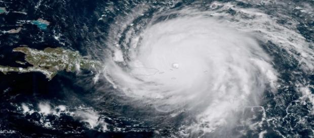 L'Ouragan Irma continue sa route après avoir rayé de la carte les îles françaises. L'Ouragan Irma continue sa route après avoir rayé de la carte les îles françaises.