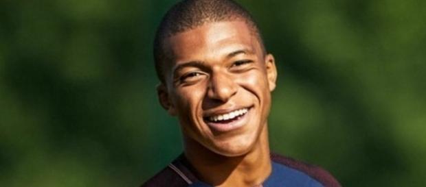Mbappé causa polemica en paris Mbappé causa polemica en paris