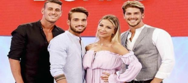 Nella foto i nuovi tronisti di Uomini e Donne Nella foto i nuovi tronisti di Uomini e Donne