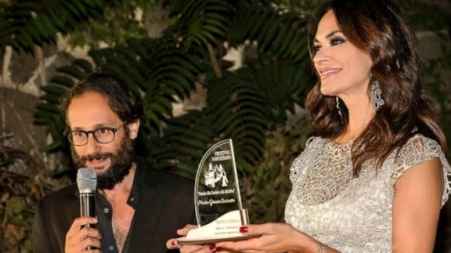 Maria Grazia Cucinotta riceve il Premio alla Carriera - Foto Maurizio Scirè