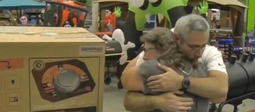 Ramon Santiago gave Pam Brekke his generator, needed for her sick father-in-law [Image: Facebook video/TODAY]