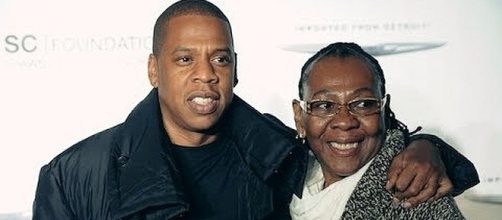 Jay-Z and his mother, Gloria Carter [Image: Hip Hop TV WHY/YouTube screenshot]