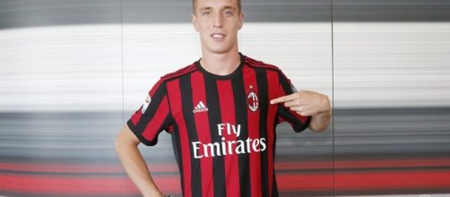 Official: Conti joins Milan on a five-year deal from Atalanta ... - rossoneriblog.com