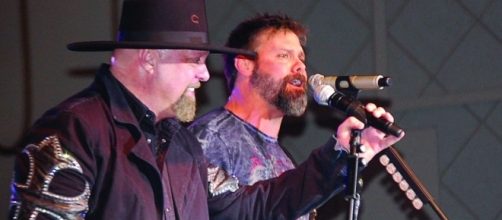 Troy Gentry and Eddie Montgomery on stage https://c1.staticflickr.com/6/5091/5409477691_792e8770ab_b.jpg