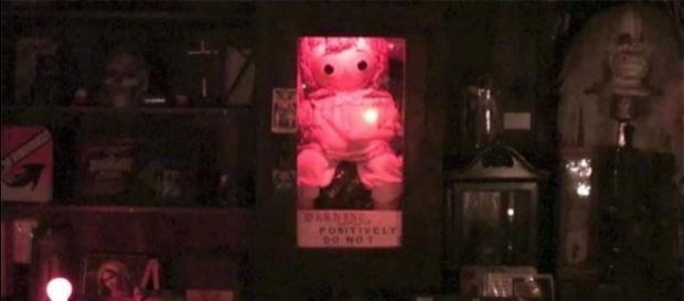 Die reale Annabelle im Museum für Paranormale Ereignisse Die reale Annabelle im Museum für Paranormale Ereignisse