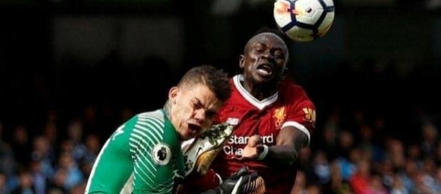 Lance que tirou o goleiro brasileiro do jogo Lance que tirou o goleiro brasileiro do jogo