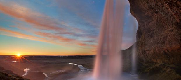 Seljalandsfoss and its crushing and expansive waterfall - guidetoiceland.is Seljalandsfoss and its crushing and expansive waterfall - guidetoiceland.is