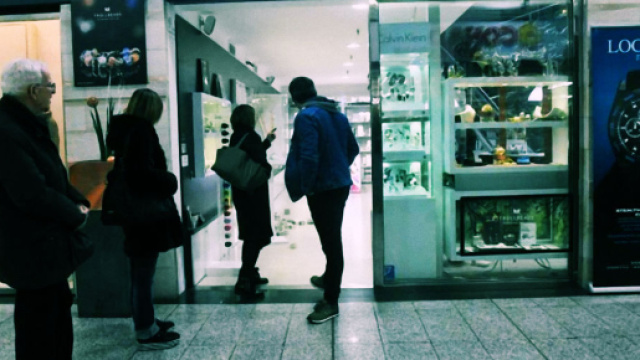 La gioielleria Olla si trova al pianterreno del centro commerciale 'Porta Nuova'.