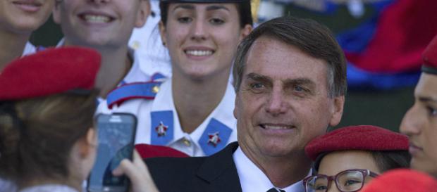 Bolsonaro defende o auxílio-moradia e diz que usava para "comer gente" (crédito: internet) Bolsonaro defende o auxílio-moradia e diz que usava para "comer gente" (crédito: internet)