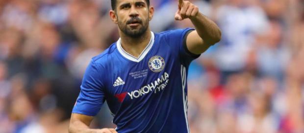 Diego Costa recibe tarjeta roja por celebrar con fan Diego Costa recibe tarjeta roja por celebrar con fan