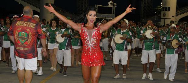 Com pernas exuberantes, Gracyanne Barbosa dá show em ensaio para a Sapucaí Com pernas exuberantes, Gracyanne Barbosa dá show em ensaio para a Sapucaí