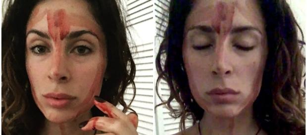 Jovem posta foto com rosto manchado de sangue menstrual Jovem posta foto com rosto manchado de sangue menstrual