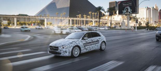 Mercedes construyó su propio asistente de voz, junto con una nueva experiencia de usuario para los conductores Mercedes construyó su propio asistente de voz, junto con una nueva experiencia de usuario para los conductores