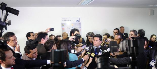 Padrinho de casamento de Sérgio Moro torna-se alvo da defesa de Lula Padrinho de casamento de Sérgio Moro torna-se alvo da defesa de Lula