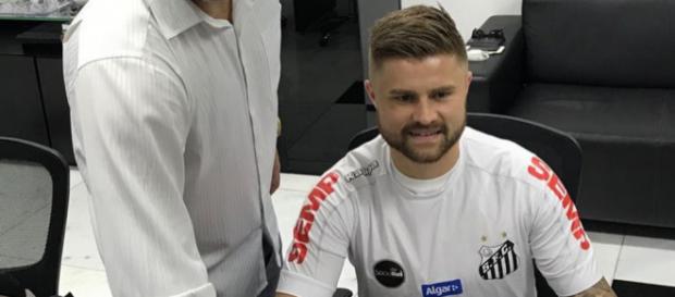 Sacha fortalece ataque santista, a pedido de Jair Ventura.( Imagem: Santos FC) Sacha fortalece ataque santista, a pedido de Jair Ventura.( Imagem: Santos FC)