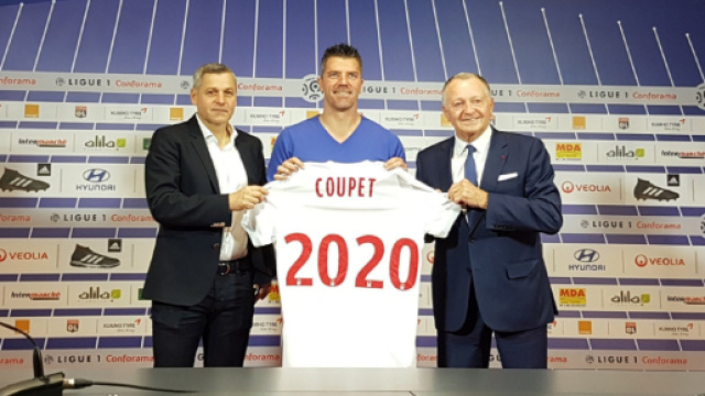 Gregory Coupet digne successeur de Joël Bats (Oll_Twitter).