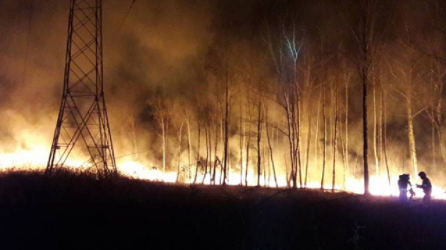 Inferno di fuoco in Calabria: lo spaventoso incendio filmato dall ... - fanpage.it