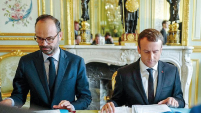 La popularité d'Emmanuel Macron et Edouard Philippe repart à la ... - challenges.fr
