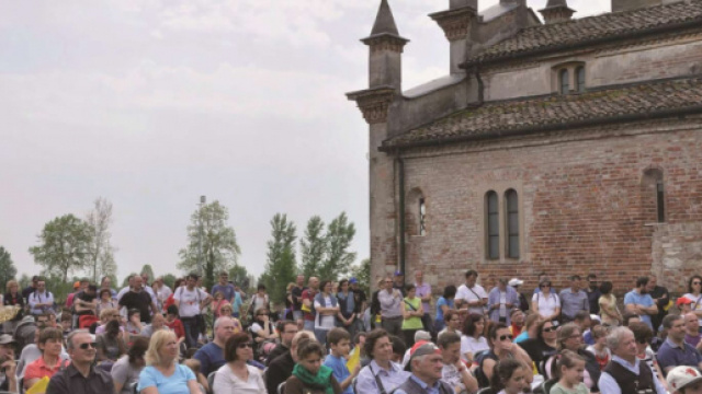 La preghiera aiuta a scacciare la solitudine