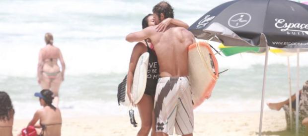 Atriz está em um momento muito feliz Atriz está em um momento muito feliz