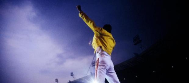 Webley con Freddie Mercury (Foto - faremusic.it) Webley con Freddie Mercury (Foto - faremusic.it)