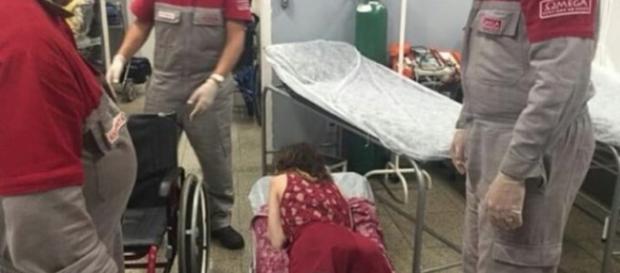 Camilla em ambulatório do aeroporto sendo atendida Camilla em ambulatório do aeroporto sendo atendida