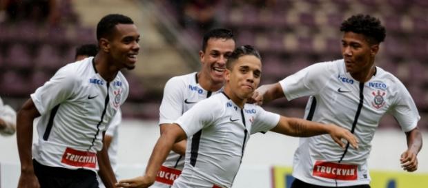 Apesar de jogar mal, Corinthians se classifica para a próxima fase da Copinha Apesar de jogar mal, Corinthians se classifica para a próxima fase da Copinha