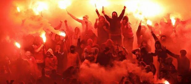 Die Fans von Galatasaray gelten als besonders fanatisch- vor allem gegen Fenerbahce (Quelle: casualultra.com) Die Fans von Galatasaray gelten als besonders fanatisch- vor allem gegen Fenerbahce (Quelle: casualultra.com)