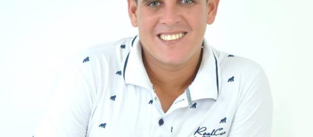 Garoto humilde de Campo Formoso faz sucesso com as antigas músicas de KLB. Garoto humilde de Campo Formoso faz sucesso com as antigas músicas de KLB.