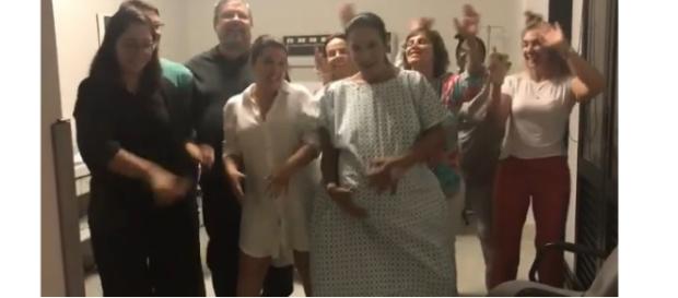 Nascem as gêmeas de Ivete Sangalo: Marina e Helena são os nomes escolhidos. (Foto Reprodução). Nascem as gêmeas de Ivete Sangalo: Marina e Helena são os nomes escolhidos. (Foto Reprodução).