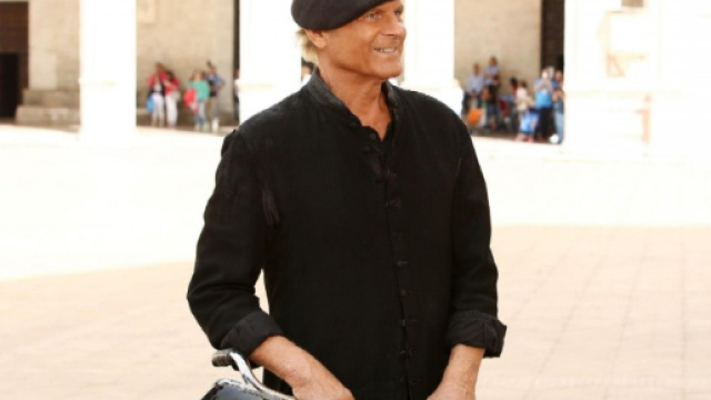 Terence Hill nei panni di Don Matteo