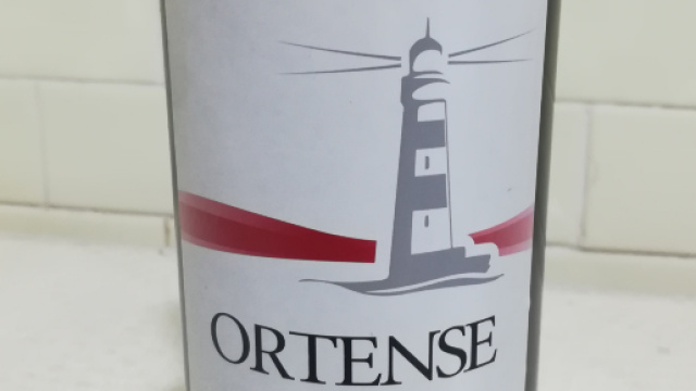 Vino rosso e morbidezza a tavola.