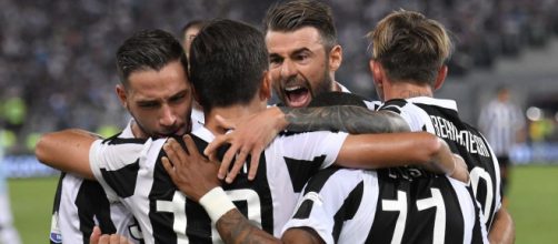 I giocatori della Juventus festeggiano dopo un gol