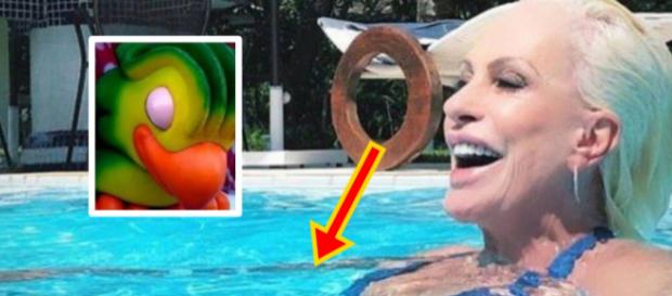 Aos 68, Ana Maria exagera no biquíni e reflexo denuncia 'partes de baixo' Aos 68, Ana Maria exagera no biquíni e reflexo denuncia 'partes de baixo'