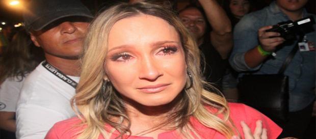Cantora é humilhada por fã alterado Cantora é humilhada por fã alterado