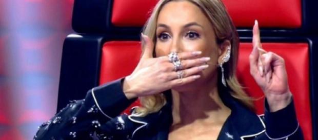 Fã protagoniza barraco com Claudia Leitte em porta de emissora de rádio Fã protagoniza barraco com Claudia Leitte em porta de emissora de rádio