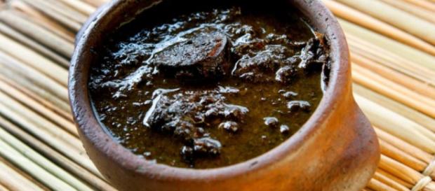 Maniçoba - folha da mandioca (maniva) triturada com carnes salgadas Maniçoba - folha da mandioca (maniva) triturada com carnes salgadas