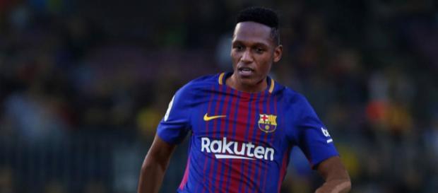 Mina entra sin zapatos al campo de juego Mina entra sin zapatos al campo de juego