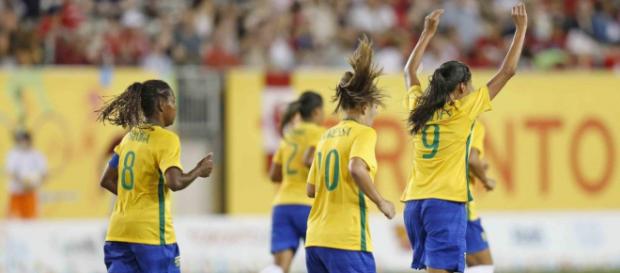Futebol feminino no Brasil não tem o mesmo espaço do masculino Futebol feminino no Brasil não tem o mesmo espaço do masculino