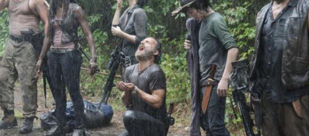 'The Walking Dead' interrompe gravações após dublê ficar gravemente ferido. - globo.com 'The Walking Dead' interrompe gravações após dublê ficar gravemente ferido. - globo.com