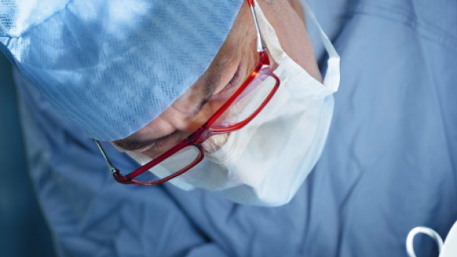 Chirurgo-Zorro lascia la sua firma sugli organi dei pazienti - improntaunika.it