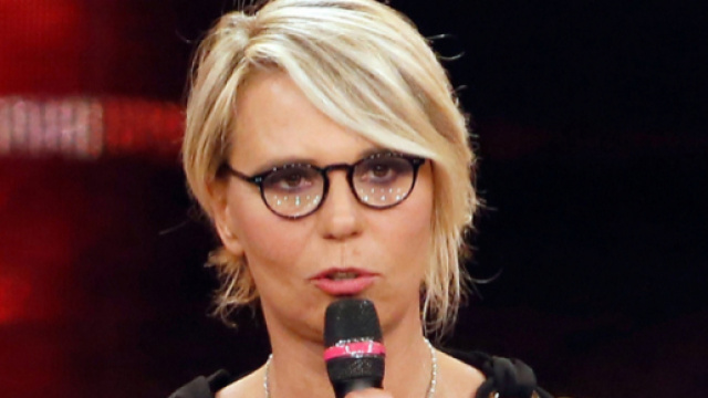 Sanremo 2017, Maria De Filippi: piccolo incidente dietro le quinte ... - retenews24.it