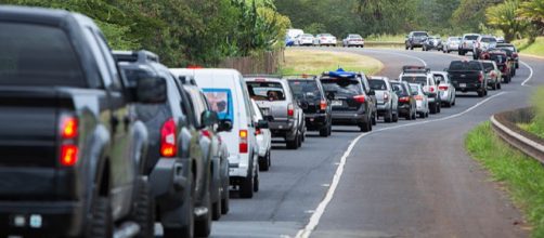 Traffic on a road in Hawaii. [Image credit: Anthony Quintano, Wikimedia Commons]