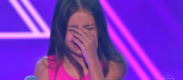 Garotinha chora, não consegue cantar e comove no 'The Voice Kids' Garotinha chora, não consegue cantar e comove no 'The Voice Kids'