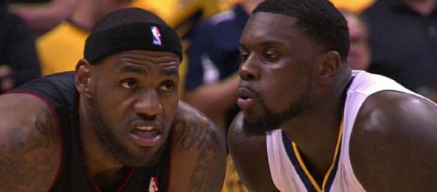 Lance y LeBron tienen roces en el partido. Lance y LeBron tienen roces en el partido.