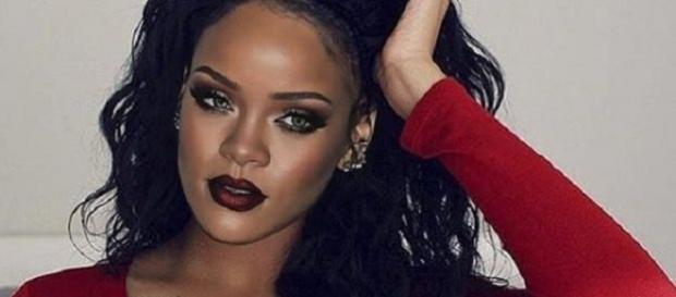 Rihanna cada vez mais próxima do namorado Rihanna cada vez mais próxima do namorado