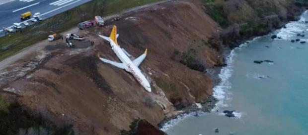 Tragédia no Brasil? Avião cai em precipício com 168 a bordo Tragédia no Brasil? Avião cai em precipício com 168 a bordo
