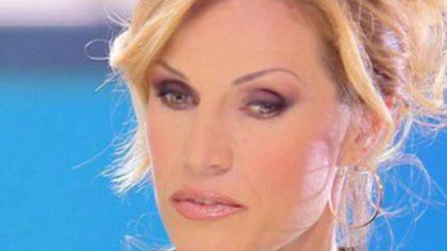 Annalisa Minetti vede l'ecografia della figlia in 3D