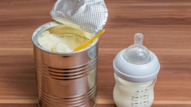 Laits infantiles contaminés par salmonelle : des parents ... - magicmaman.com